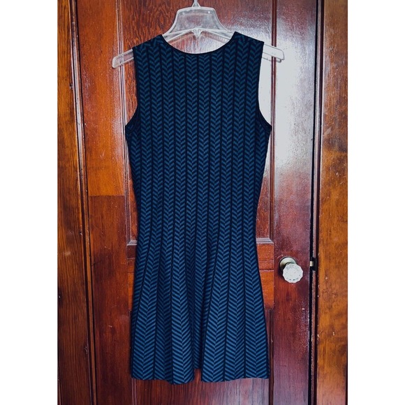 CUPCAKES AND CASHMERE DRESS BLACK BLUE CHEVRON PRINT KNIT HECTOR DRESS SMALL S - Picture 3 of 3